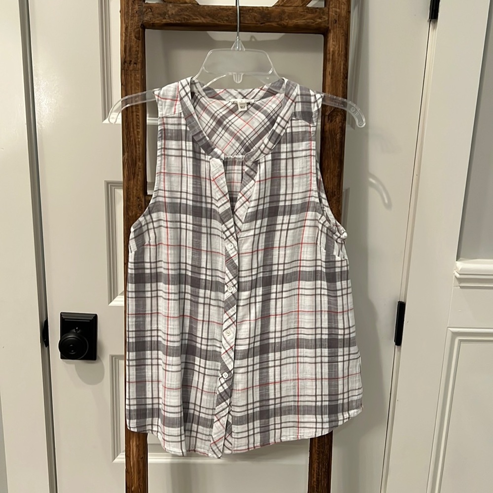 Joie sleeveless flannel button down top. Bottom button missing.